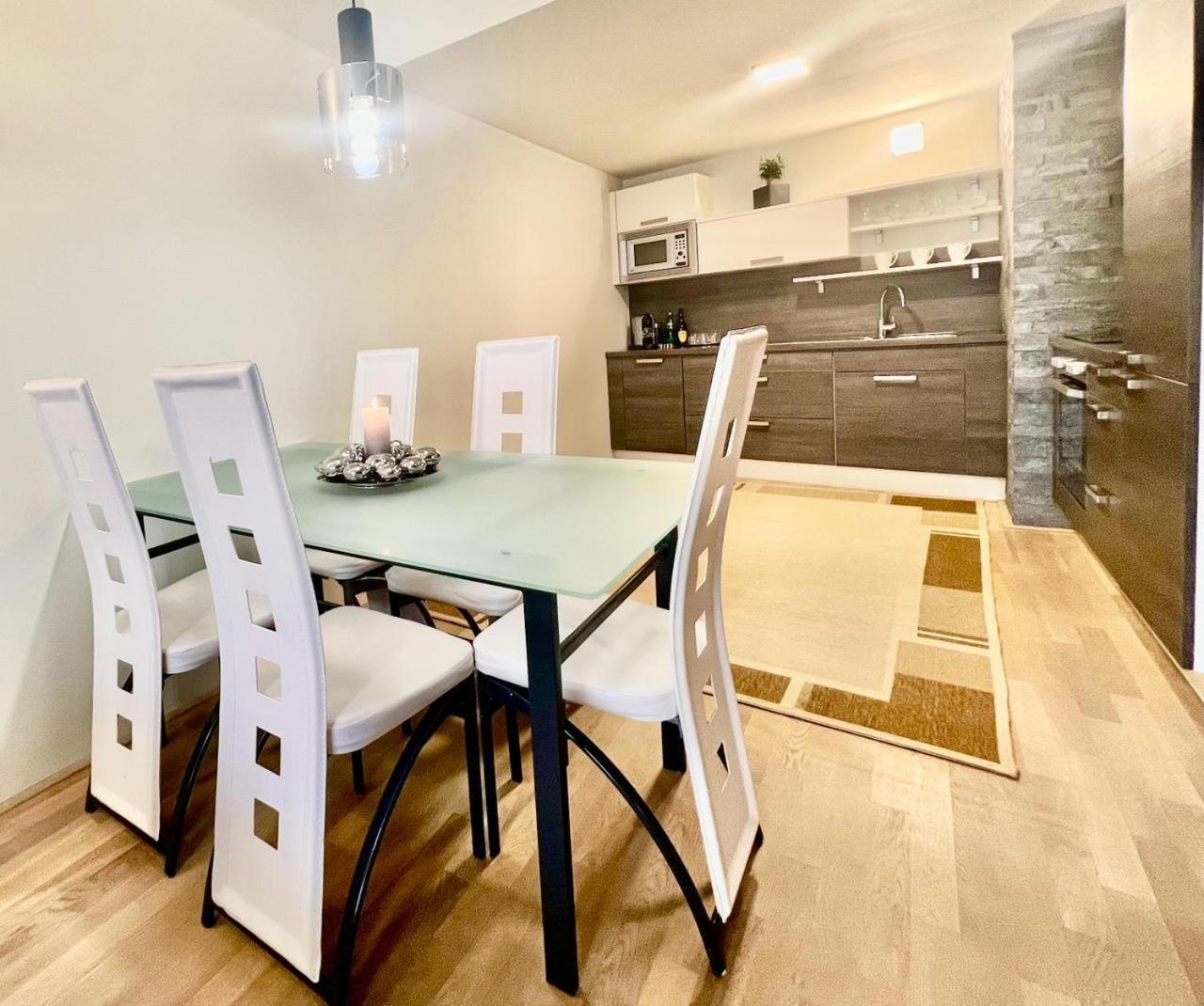 Luxury Apartment In Prague And Free Parking Exteriér fotografie