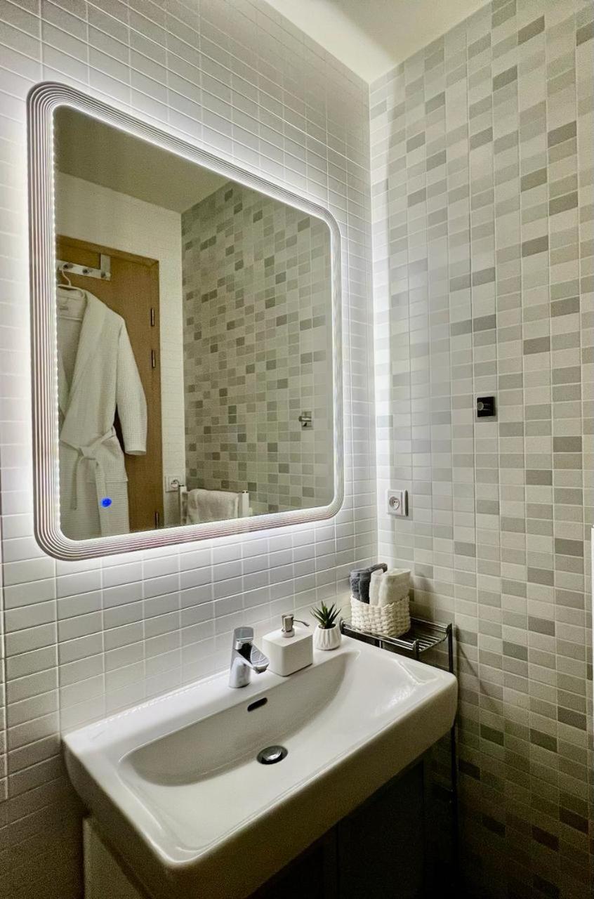 Luxury Apartment In Prague And Free Parking Exteriér fotografie